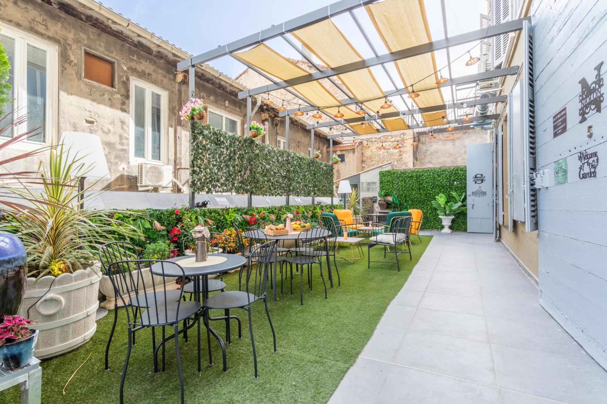 Adira Marseille Montgrand 2 Etoiles Marselha Exterior foto