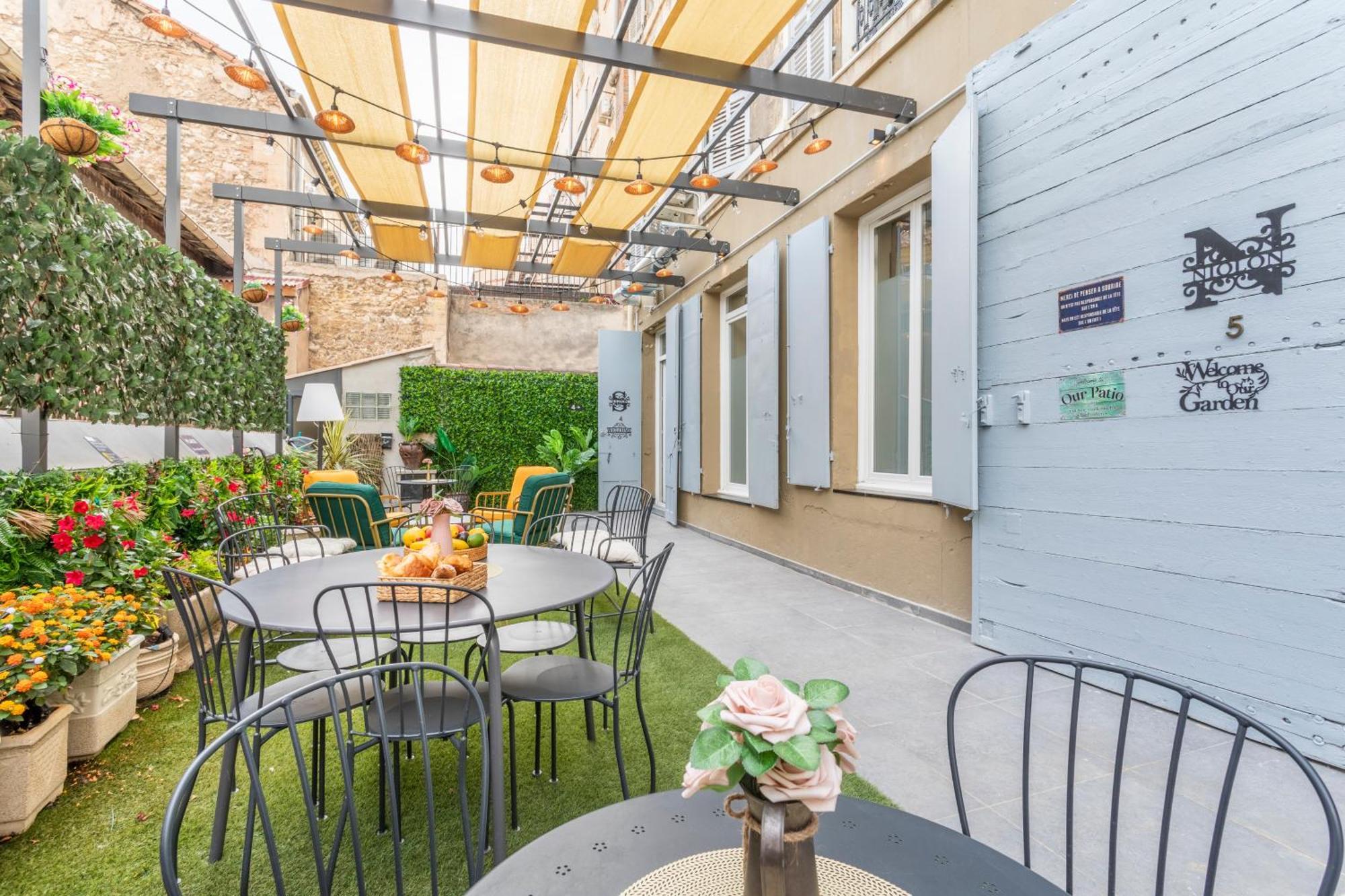 Adira Marseille Montgrand 2 Etoiles Marselha Exterior foto