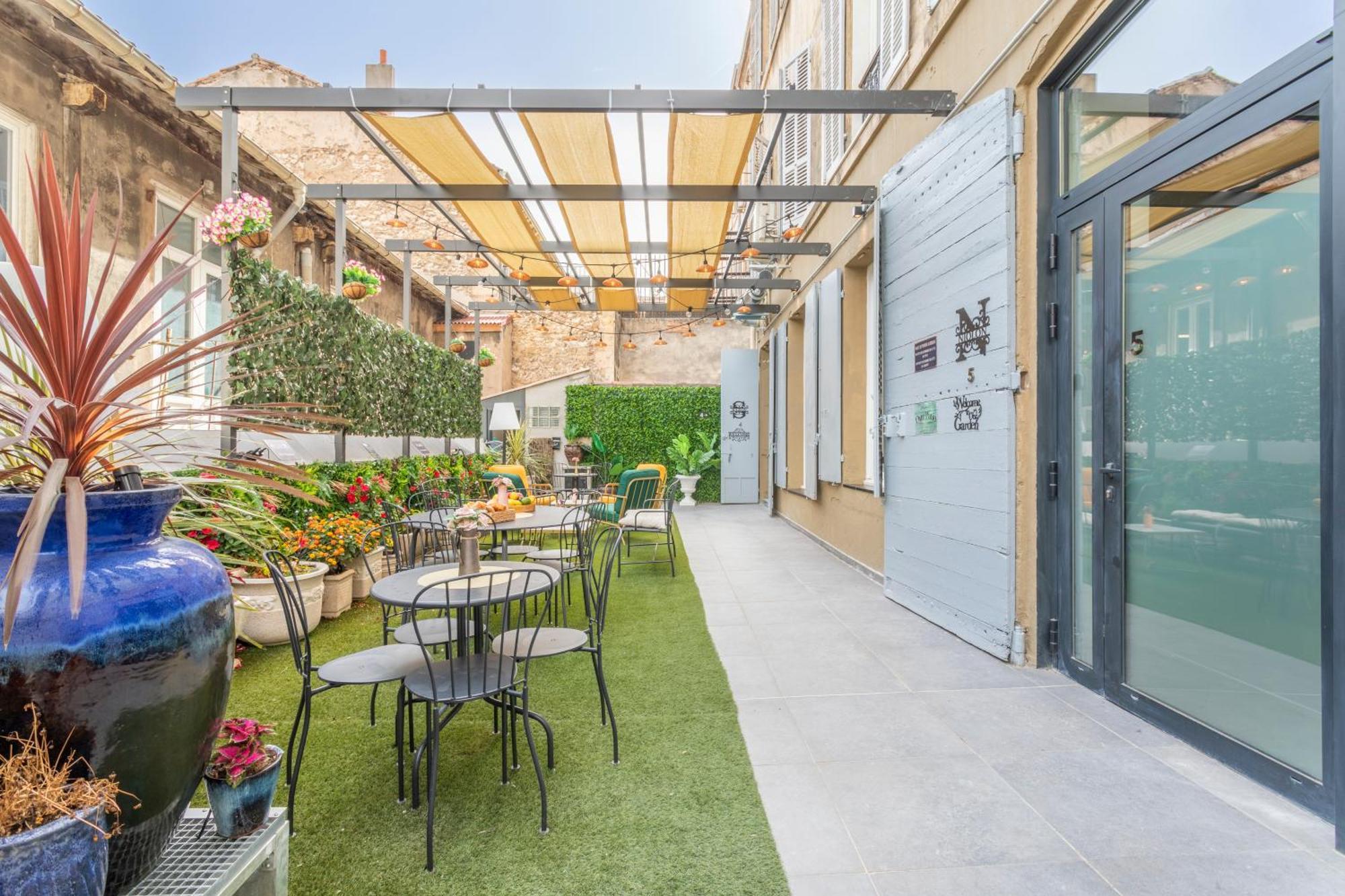 Adira Marseille Montgrand 2 Etoiles Marselha Exterior foto