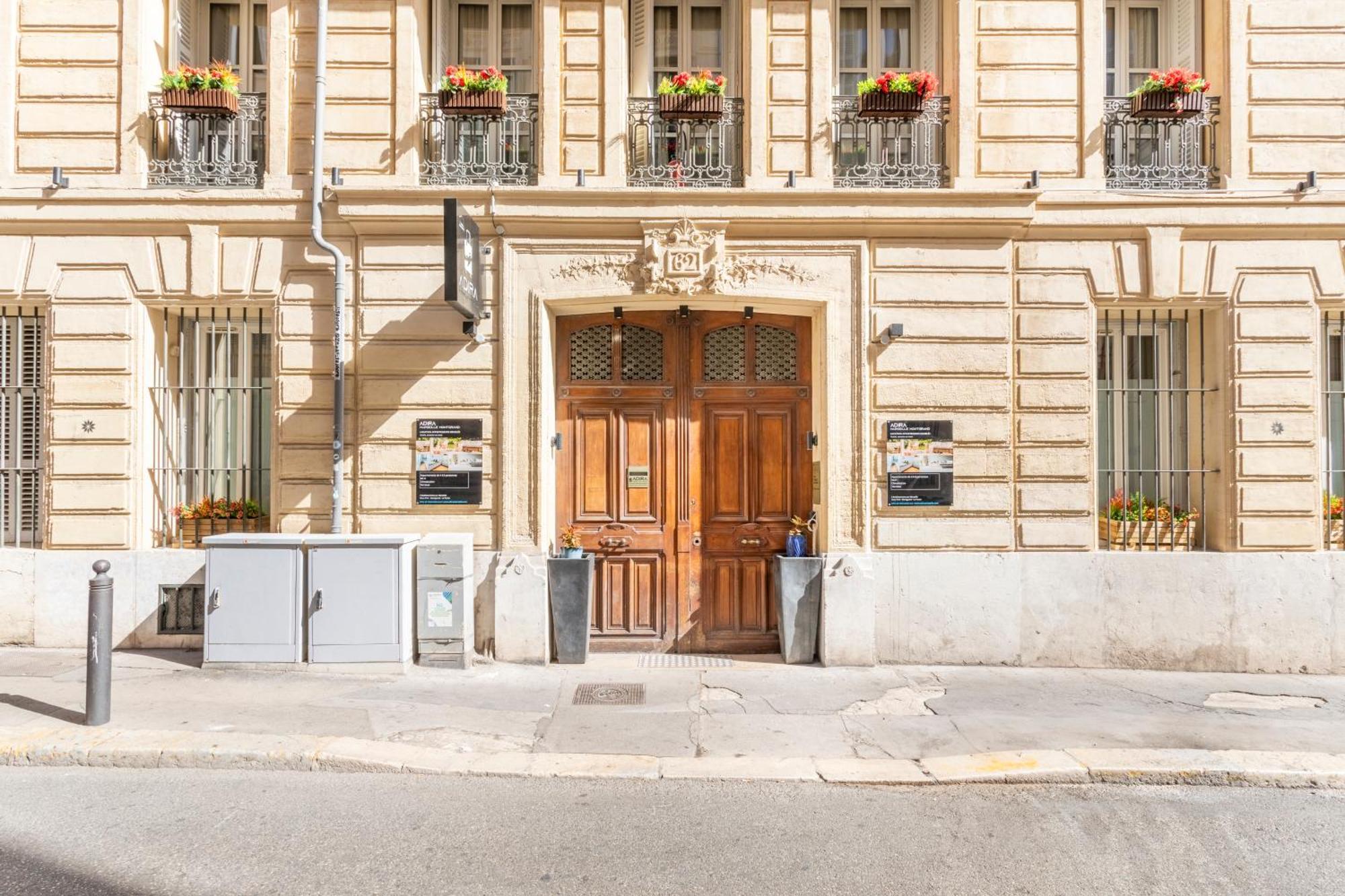 Adira Marseille Montgrand 2 Etoiles Marselha Exterior foto