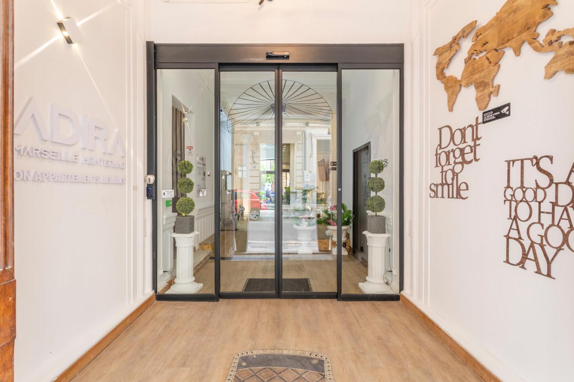 Adira Marseille Montgrand 2 Etoiles Marselha Exterior foto